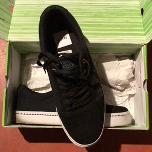 HUF Black Elephant size 11 lightly worn almost new